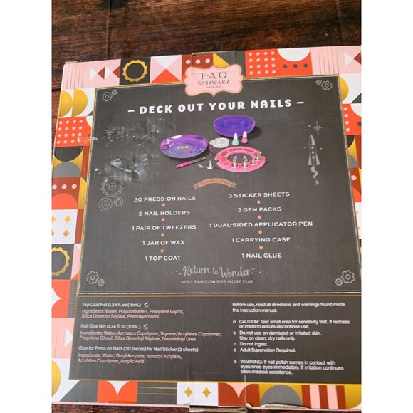 F.A.O. Schwarz Street Chic Nails Custom Studio Kit With 47 Pieces For Ages 8+ - Picture 6 of 6